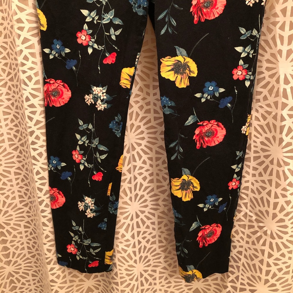 Old Navy Cute Bold Floral Pixie Pants Mid-Rise - Picture 3 of 6